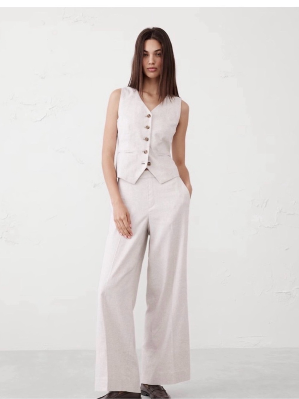Banana Republic Factory Women’s Linen-Blend Vest and Pants set in Light Beige